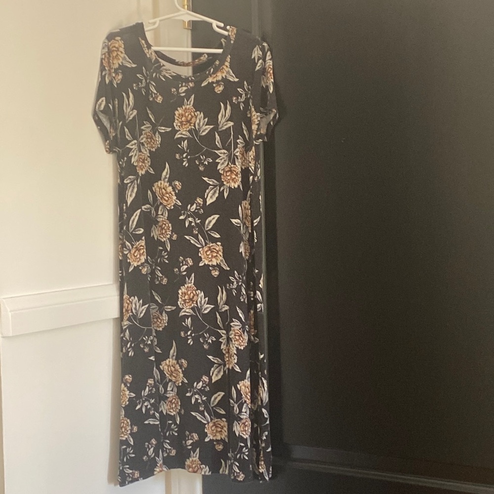 Forever 21 floral T-shirt dress with open back